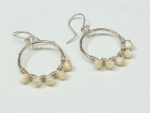 Circle earrings with 5 mother of pearl beads Circle earrings with 5 mother of pearl beads